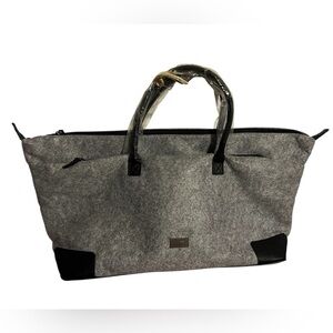 Hugo Boss Duffle Bag 25 1/2 X 14
Gray Black Accent With Logo